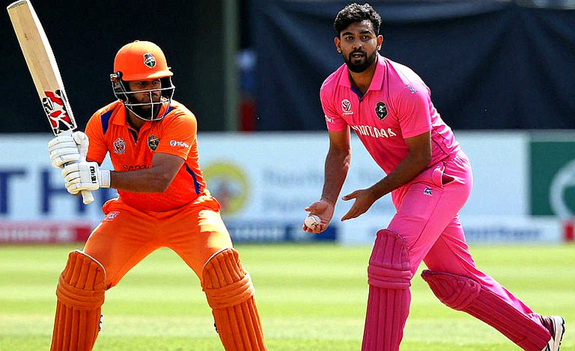 শারজার চোদ্দো সেকেন্ড: উপসাগরীয় ক্রিকেটের শ্রম, নীরবতা ও হার্টবিট-সংখ্যা